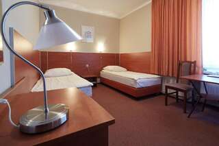Отель Hotel Włókniarz Пабьянице Двухместный номер с 2 отдельными кроватями-11