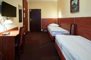 Отель Hotel Włókniarz Пабьянице Двухместный номер с 2 отдельными кроватями-14