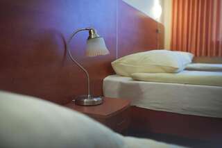 Отель Hotel Włókniarz Пабьянице Двухместный номер с 2 отдельными кроватями-17