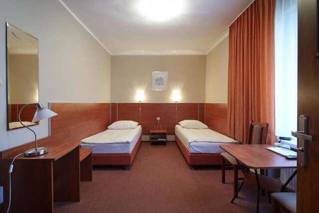 Отель Hotel Włókniarz Пабьянице-48